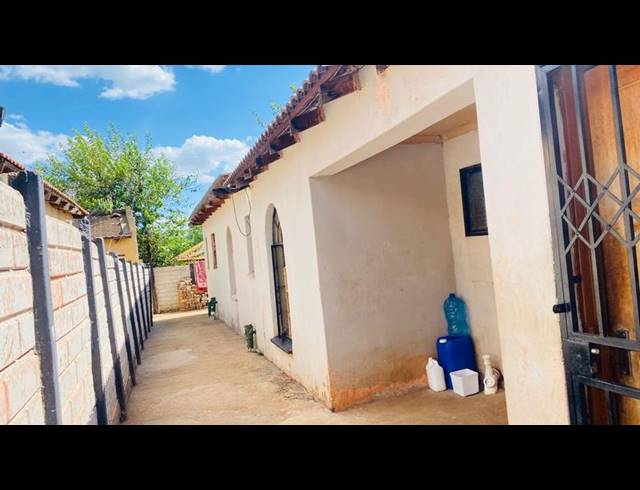 3 BEDROOM HOUSE FOR SALE IN LENASIA SOUTH